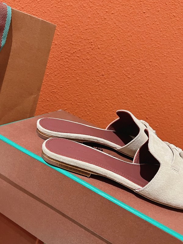 로로피아나 썸머 참스 샌들 [매장가 280만원대]