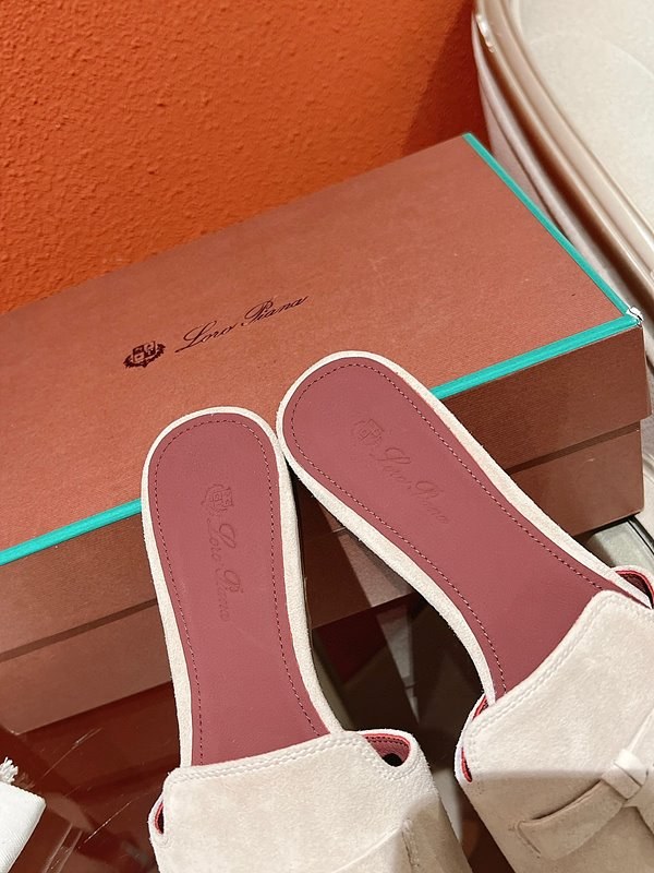 로로피아나 썸머 참스 샌들 [매장가 280만원대]