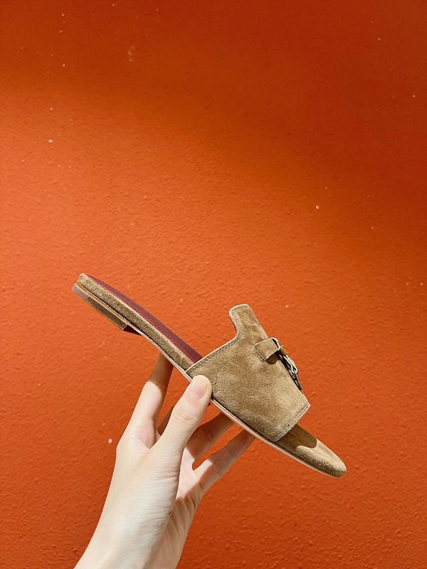 로로피아나 썸머 참스 샌들 [매장가 280만원대]