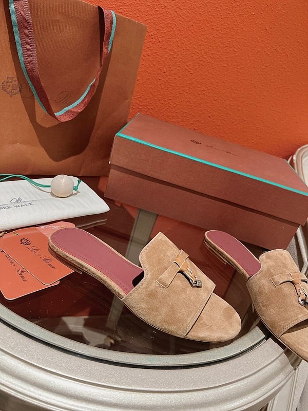 로로피아나 썸머 참스 샌들 [매장가 280만원대]