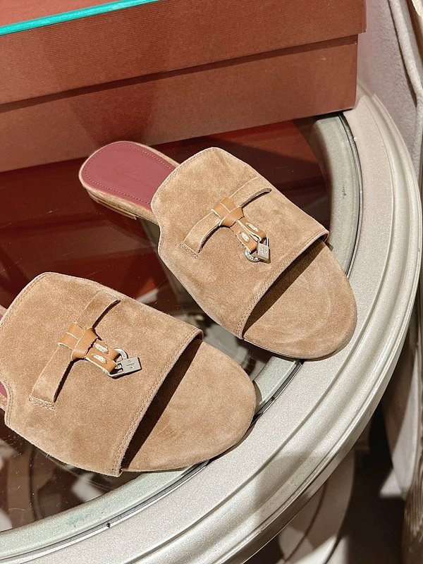 로로피아나 썸머 참스 샌들 [매장가 280만원대]