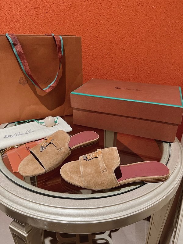 로로피아나 썸머 참스 샌들 [매장가 280만원대]