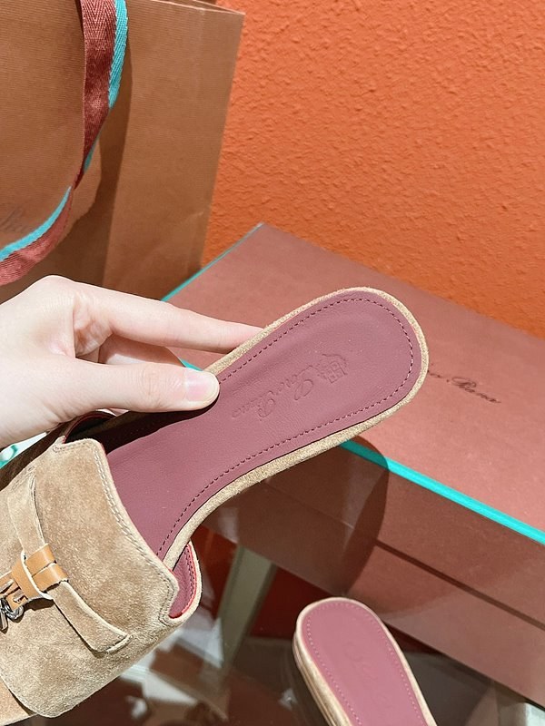 로로피아나 썸머 참스 샌들 [매장가 280만원대]