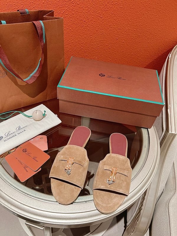 로로피아나 썸머 참스 샌들 [매장가 280만원대]