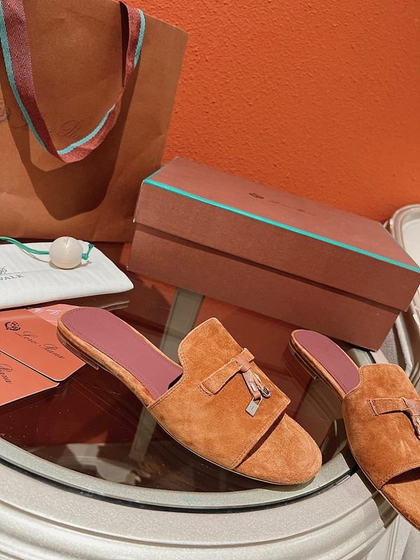 로로피아나 썸머 참스 샌들 [매장가 280만원대]