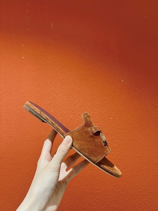 로로피아나 썸머 참스 샌들 [매장가 280만원대]