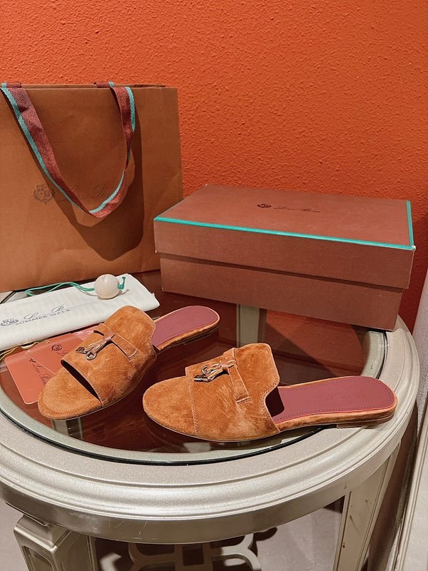 로로피아나 썸머 참스 샌들 [매장가 280만원대]