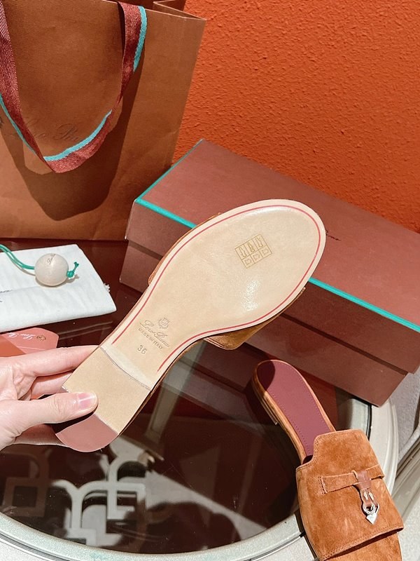 로로피아나 썸머 참스 샌들 [매장가 280만원대]