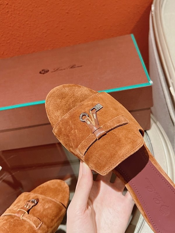 로로피아나 썸머 참스 샌들 [매장가 280만원대]