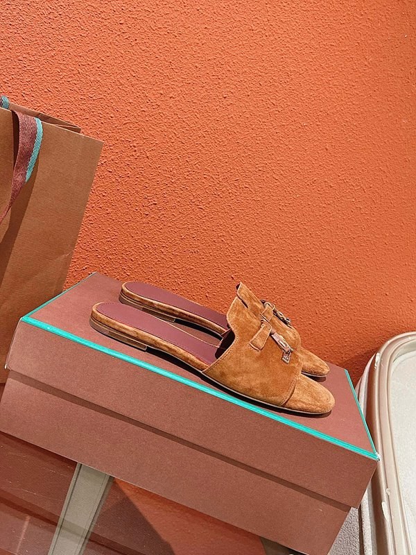 로로피아나 썸머 참스 샌들 [매장가 280만원대]