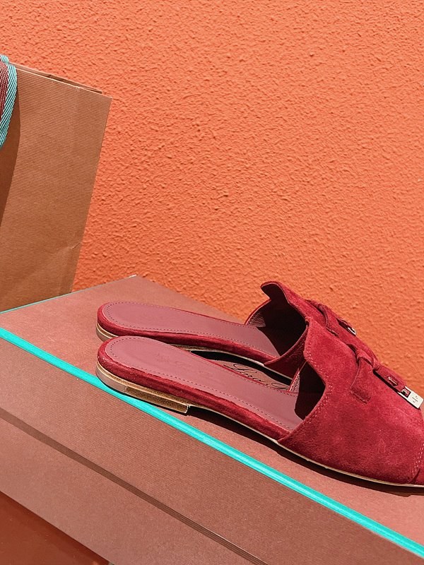 로로피아나 썸머 참스 샌들 [매장가 280만원대]