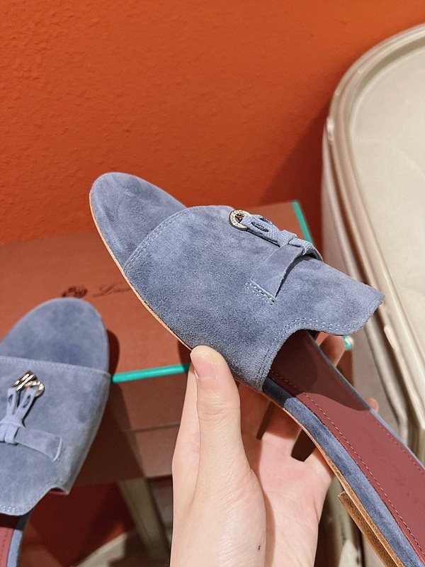 로로피아나 썸머 참스 샌들 [매장가 280만원대]