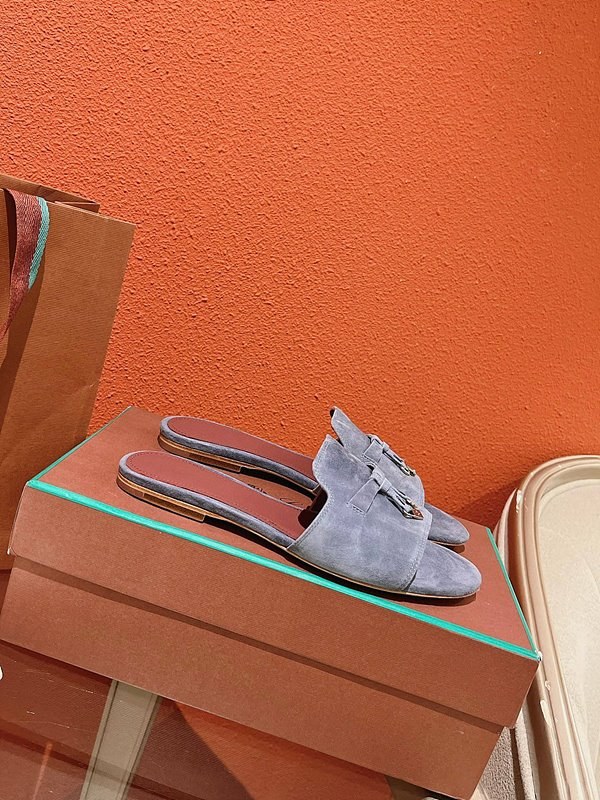 로로피아나 썸머 참스 샌들 [매장가 280만원대]