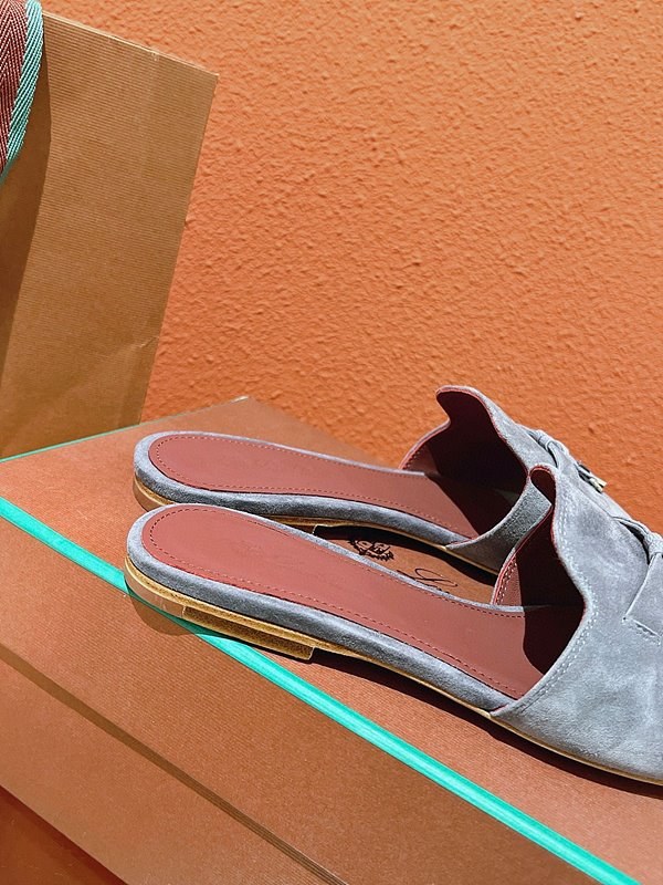 로로피아나 썸머 참스 샌들 [매장가 280만원대]