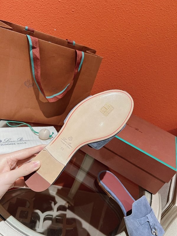 로로피아나 썸머 참스 샌들 [매장가 280만원대]