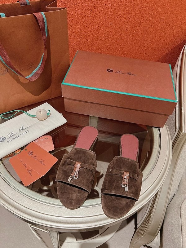 로로피아나 썸머 참스 샌들 [매장가 280만원대]