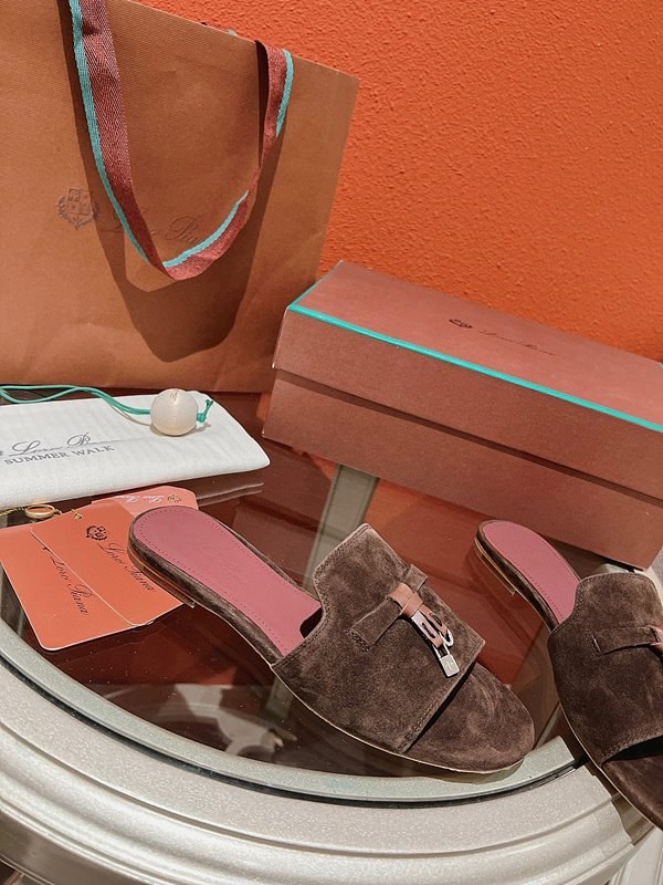 로로피아나 썸머 참스 샌들 [매장가 280만원대]