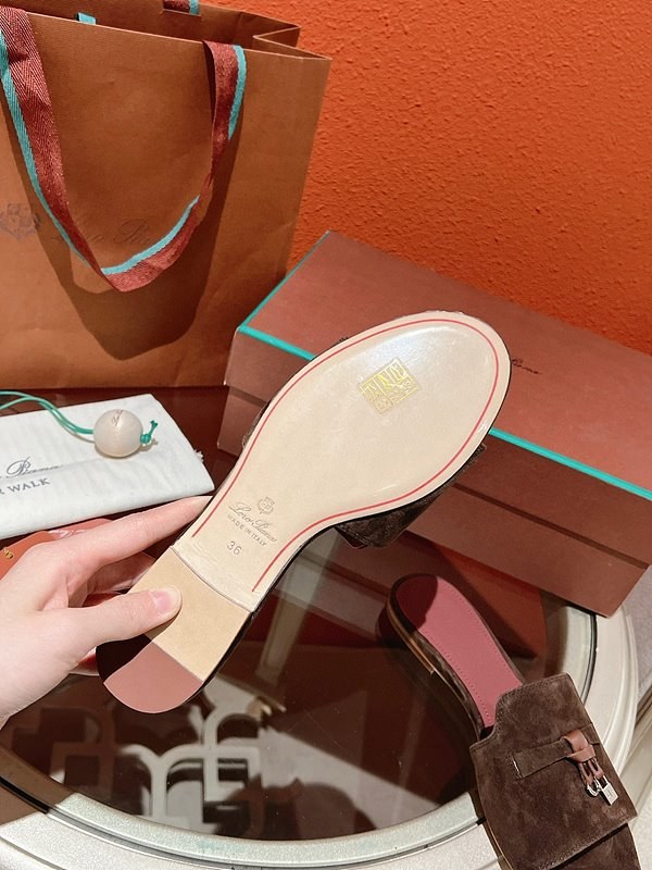 로로피아나 썸머 참스 샌들 [매장가 280만원대]