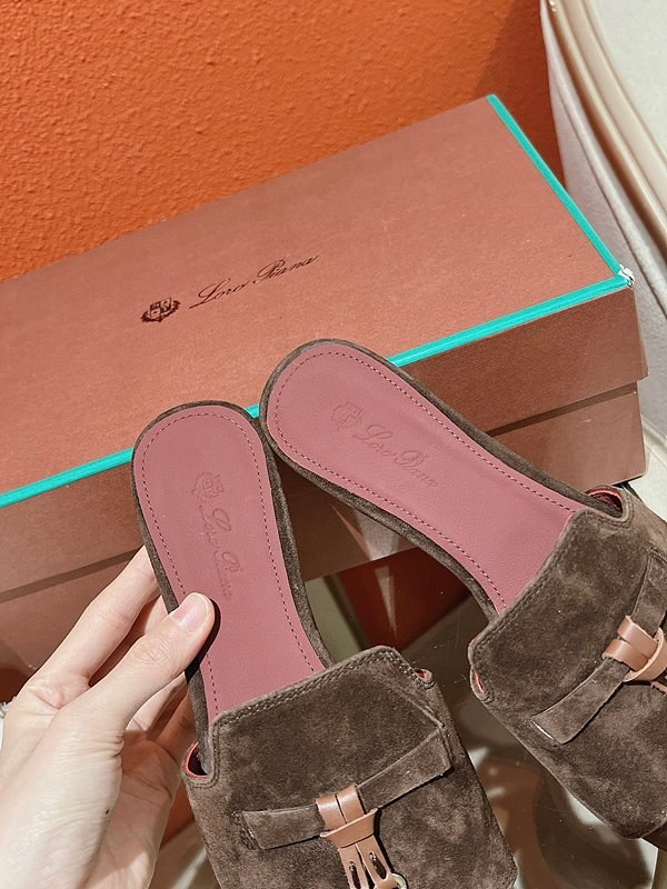 로로피아나 썸머 참스 샌들 [매장가 280만원대]