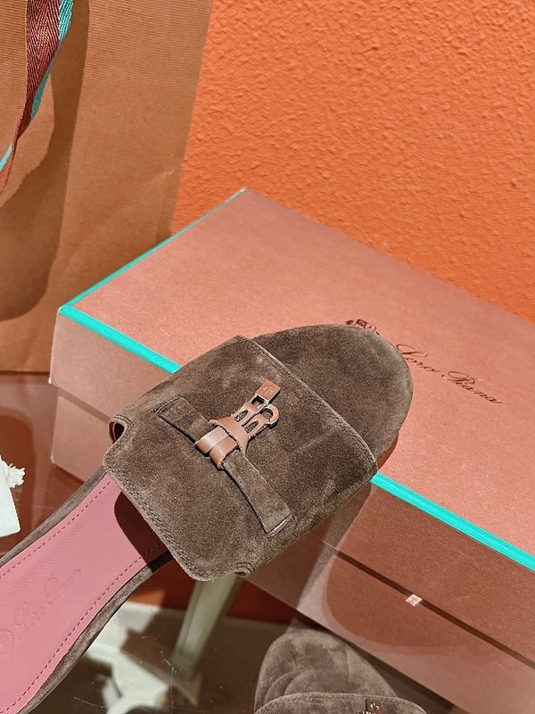 로로피아나 썸머 참스 샌들 [매장가 280만원대]