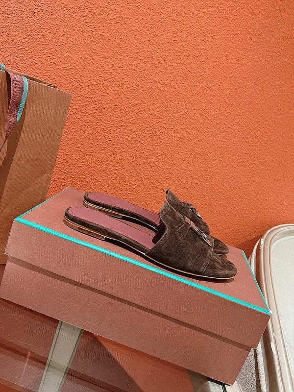 로로피아나 썸머 참스 샌들 [매장가 280만원대]