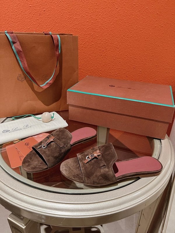 로로피아나 썸머 참스 샌들 [매장가 280만원대]