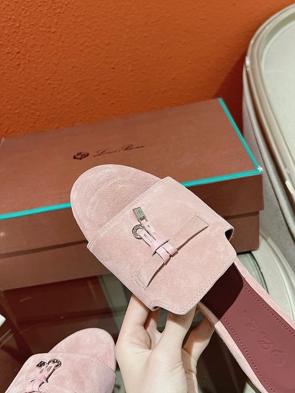 로로피아나 썸머 참스 샌들 [매장가 280만원대]