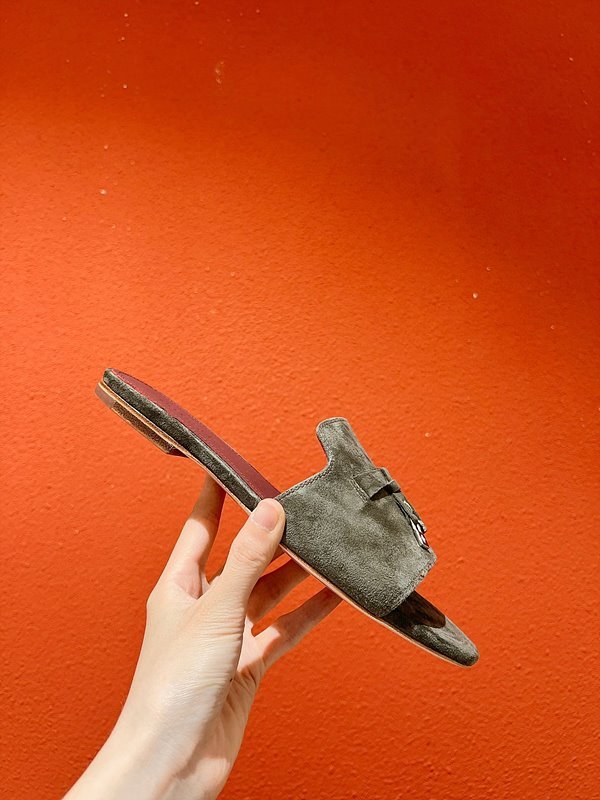 로로피아나 썸머 참스 샌들 [매장가 280만원대]