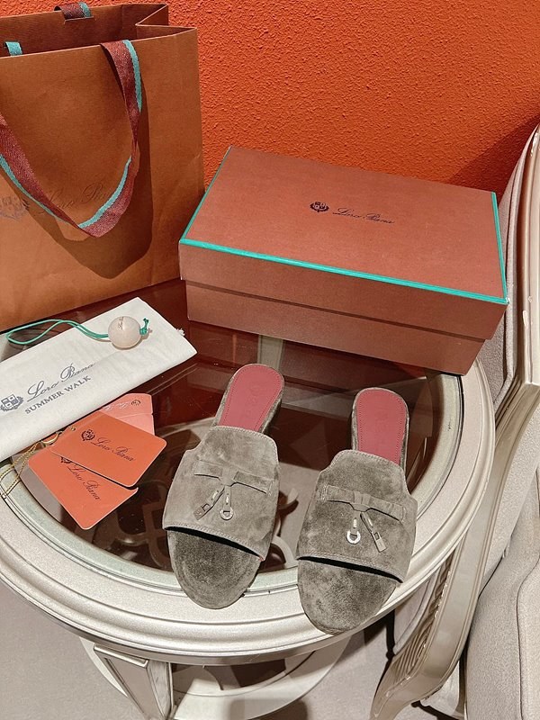 로로피아나 썸머 참스 샌들 [매장가 280만원대]