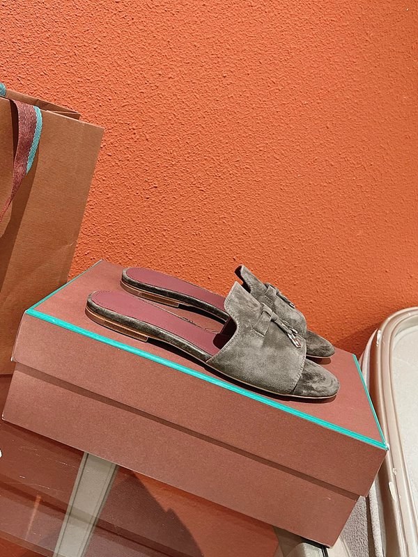 로로피아나 썸머 참스 샌들 [매장가 280만원대]