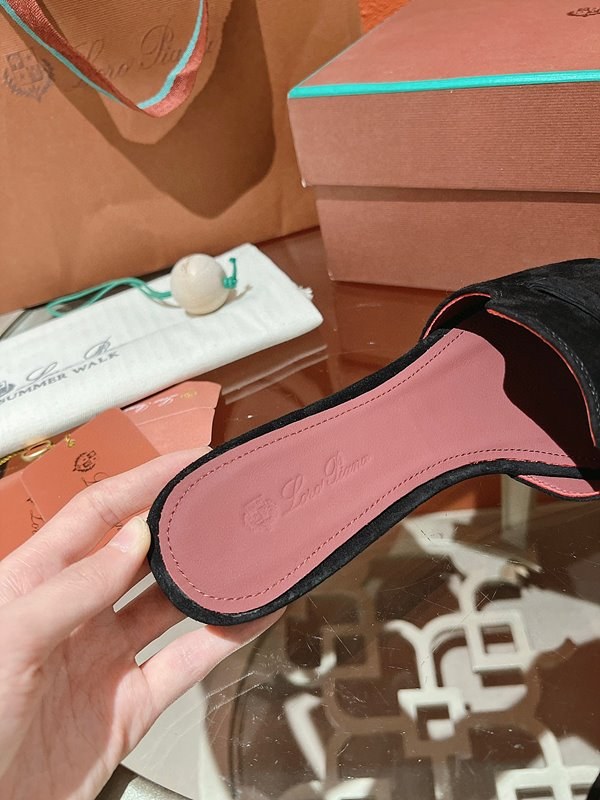 로로피아나 썸머 참스 샌들 [매장가 280만원대]