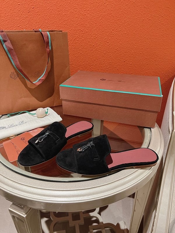 로로피아나 썸머 참스 샌들 [매장가 280만원대]