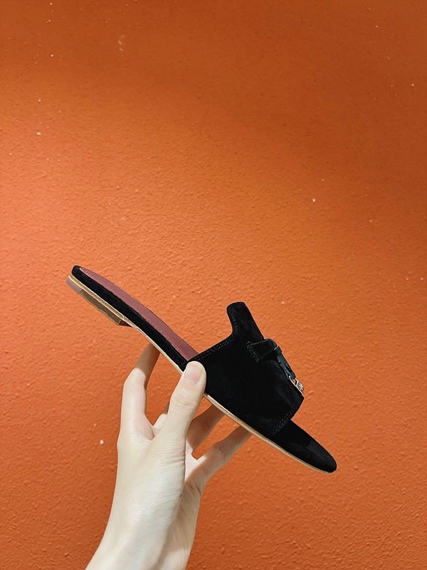 로로피아나 썸머 참스 샌들 [매장가 280만원대]