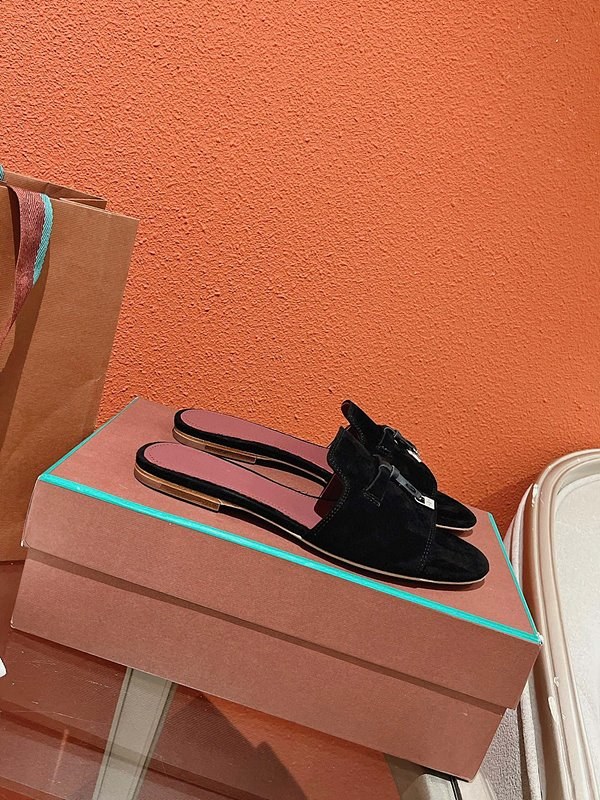 로로피아나 썸머 참스 샌들 [매장가 280만원대]