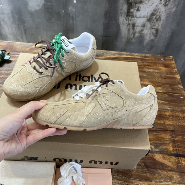 미우미우x뉴발란스 스니커즈 라이트베이지