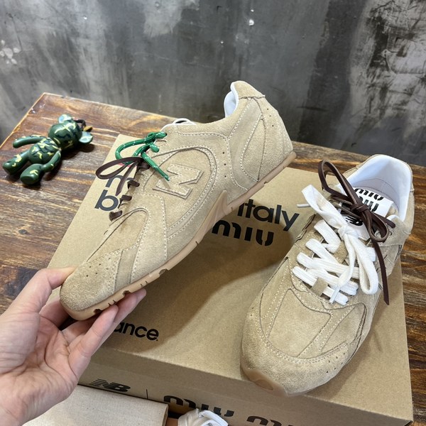 미우미우x뉴발란스 스니커즈 라이트베이지