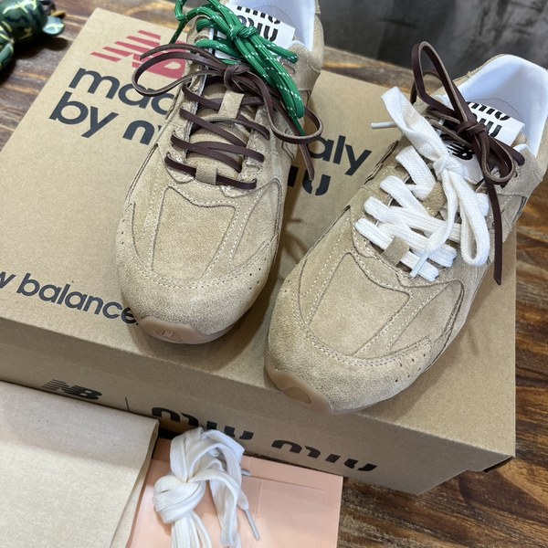 미우미우x뉴발란스 스니커즈 라이트베이지