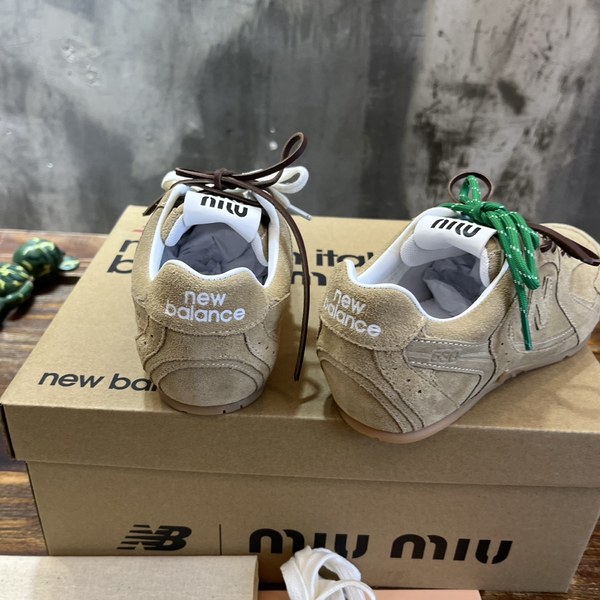 미우미우x뉴발란스 스니커즈 라이트베이지
