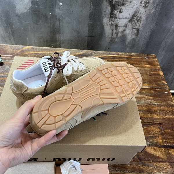 미우미우x뉴발란스 스니커즈 라이트베이지