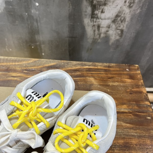 미우미우x뉴발란스 스니커즈 그레이