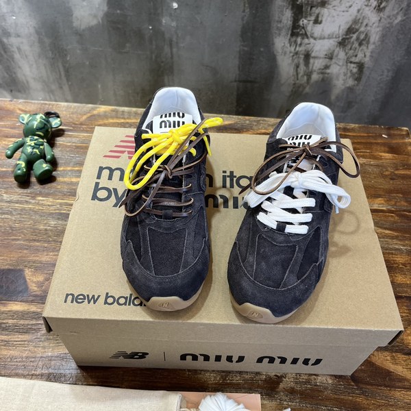 미우미우x뉴발란스 스니커즈 네이비