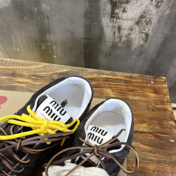 미우미우x뉴발란스 스니커즈 네이비