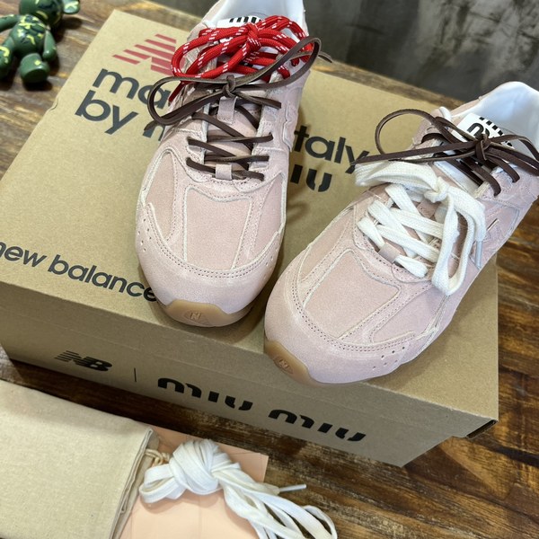 미우미우x뉴발란스 스니커즈 핑크