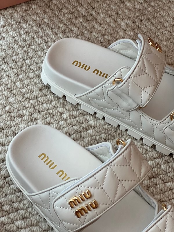 미우미우 마테라쎄 나파 가죽 슬라이드 [매장가 159만원]