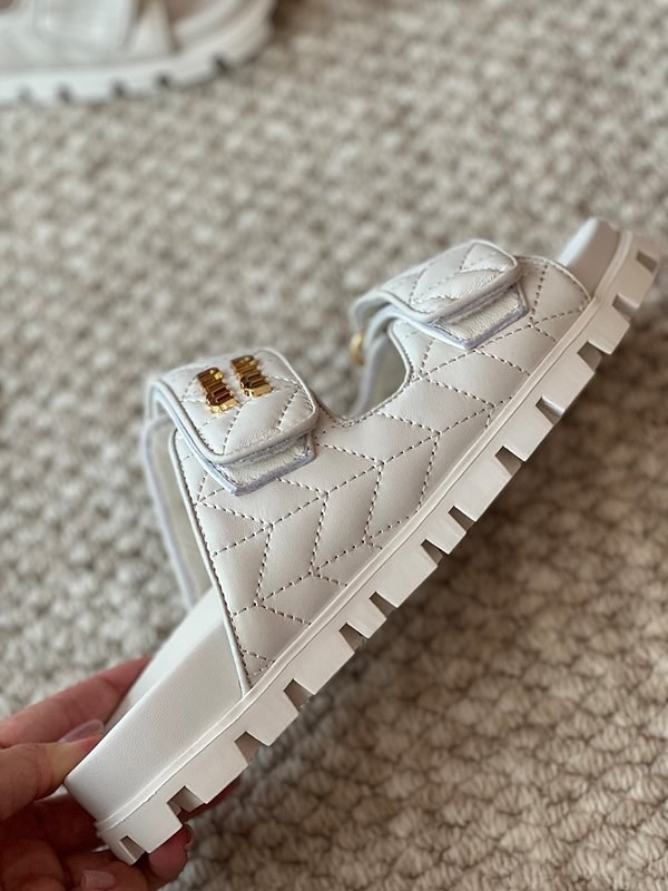 미우미우 마테라쎄 나파 가죽 슬라이드 [매장가 159만원]