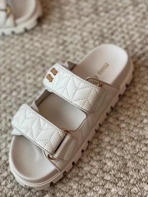 미우미우 마테라쎄 나파 가죽 슬라이드 [매장가 159만원]