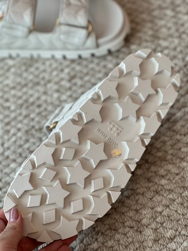 미우미우 마테라쎄 나파 가죽 슬라이드 [매장가 159만원]