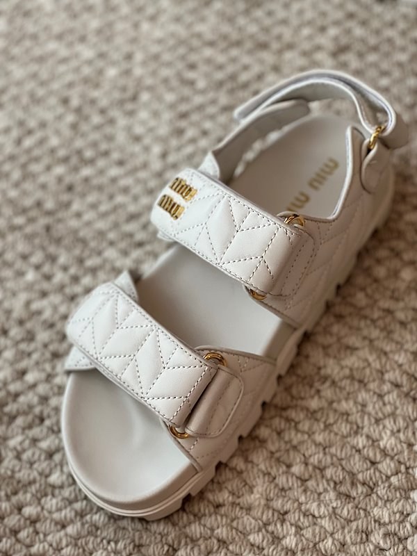 미우미우 마테라쎄 나파 가죽 스포츠 샌들 [매장가 171만원대]