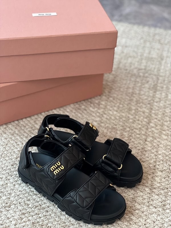 미우미우 마테라쎄 나파 가죽 스포츠 샌들 [매장가 171만원대]