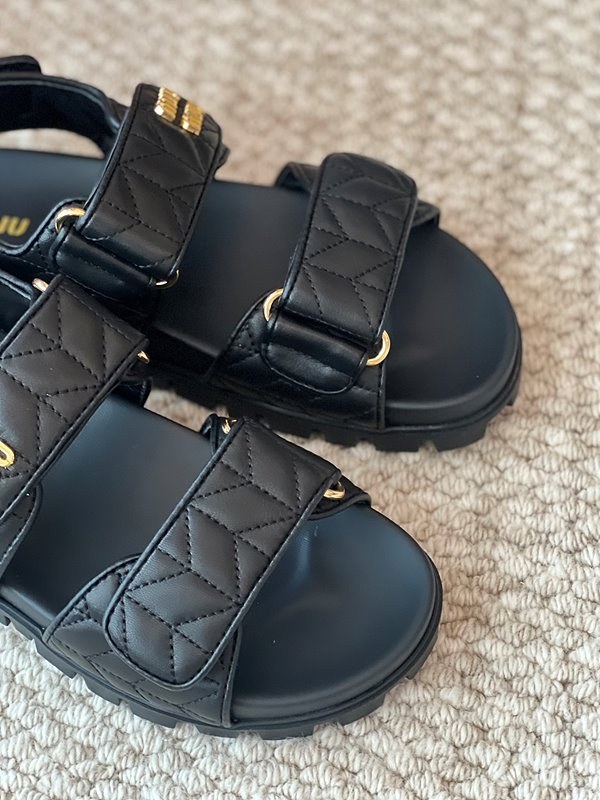 미우미우 마테라쎄 나파 가죽 스포츠 샌들 [매장가 171만원대]